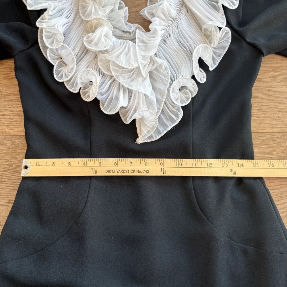 Vintage Jack Bryan Black Formal Gown with White Pleated Ruffle Collar Size 10 - Picture 7 of 12